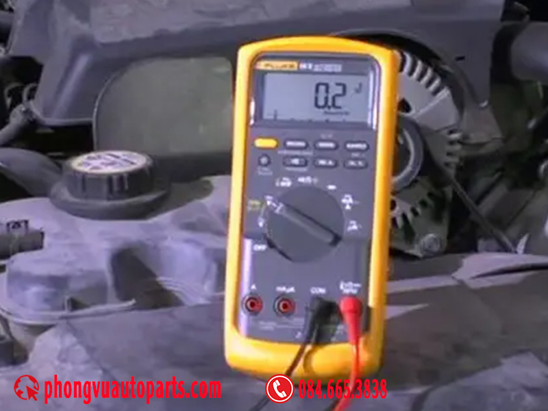 Đo điện áp bơm xăng - Voltage Drop Test