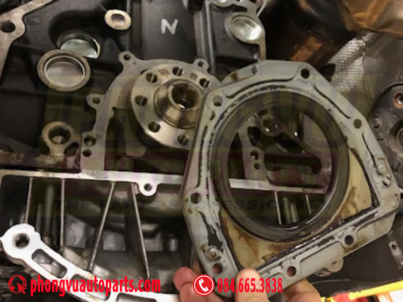 Phớt đuôi hộp số bị hỏng - Rear Main Engine Seal