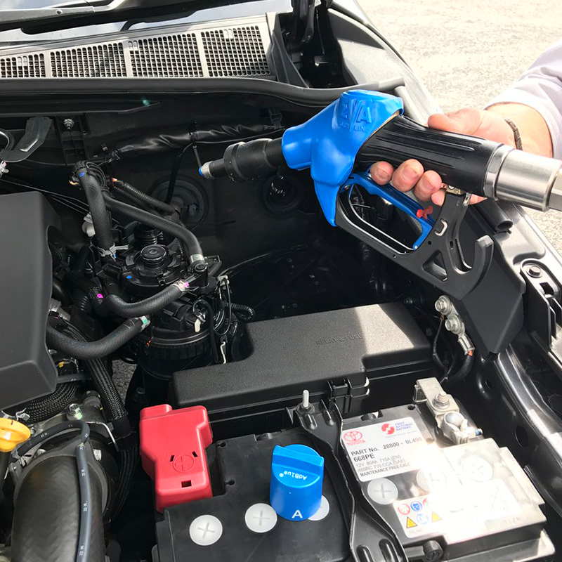 Bình AdBlue trong khoang động cơ